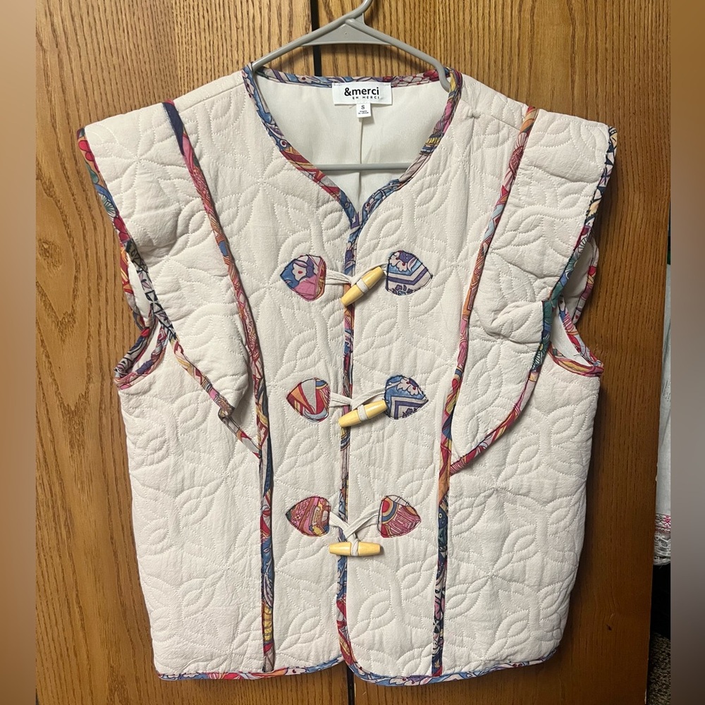 &merci Cream Quilted Vest with Multicolor Trim